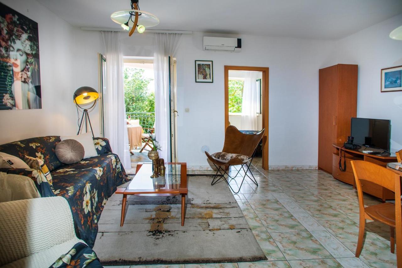 Villa Mareonda - Apartments Sussurro Ровин Екстериор снимка