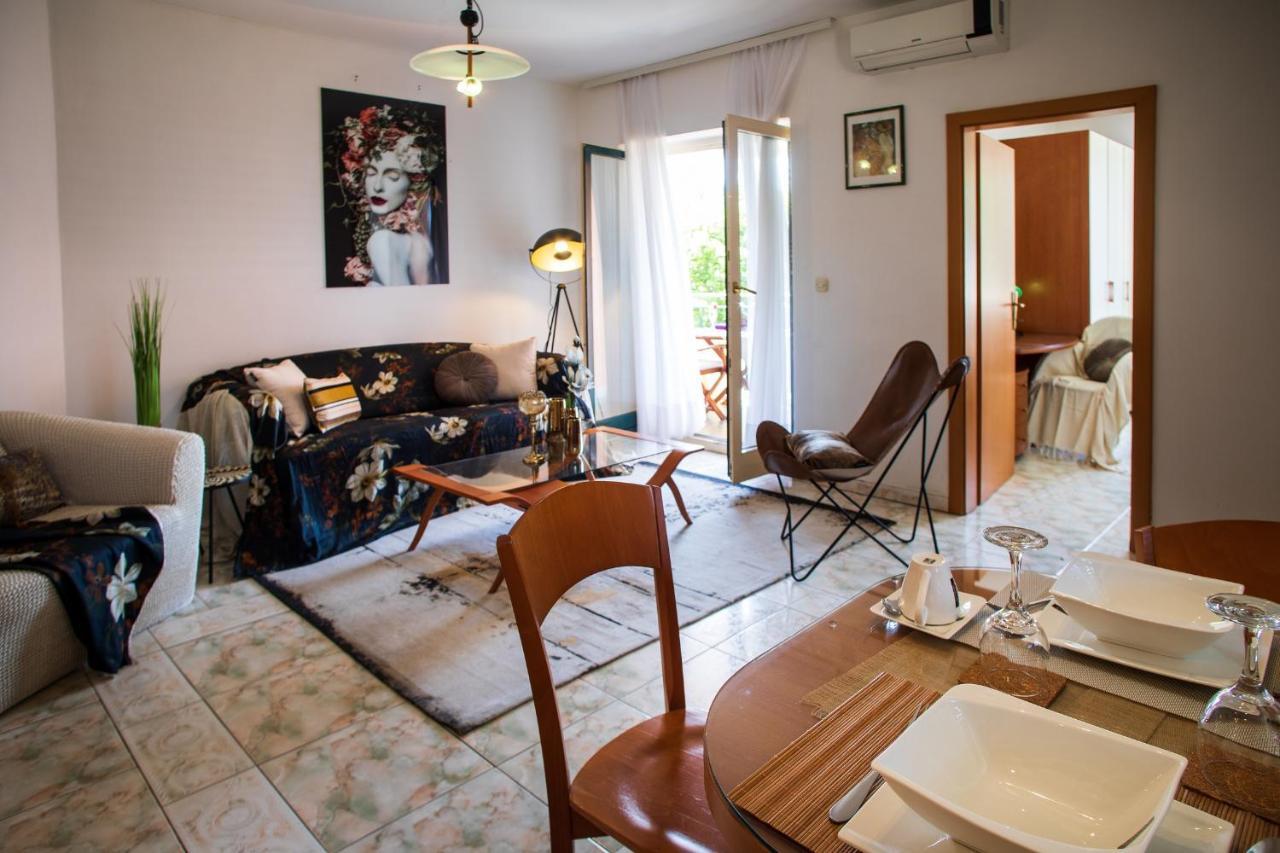 Villa Mareonda - Apartments Sussurro Ровин Екстериор снимка