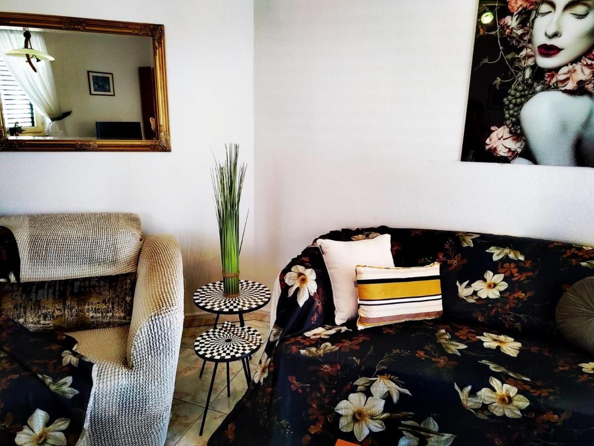 Villa Mareonda - Apartments Sussurro Ровин Екстериор снимка