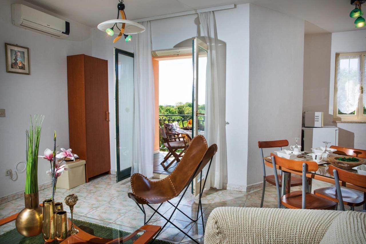 Villa Mareonda - Apartments Sussurro Ровин Екстериор снимка