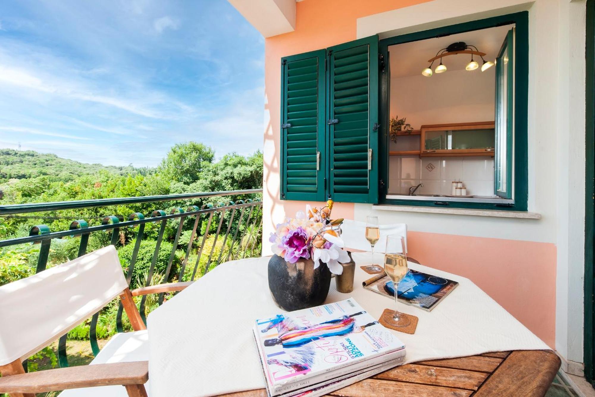 Villa Mareonda - Apartments Sussurro Ровин Екстериор снимка