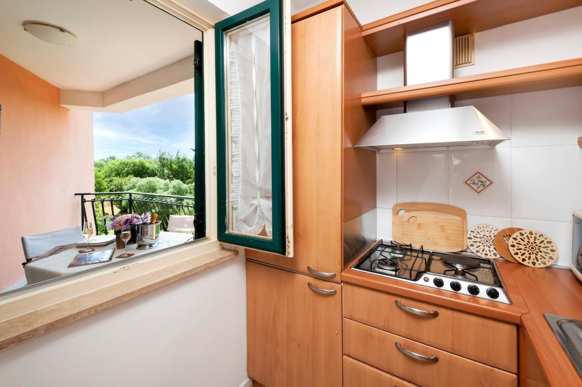 Villa Mareonda - Apartments Sussurro Ровин Екстериор снимка