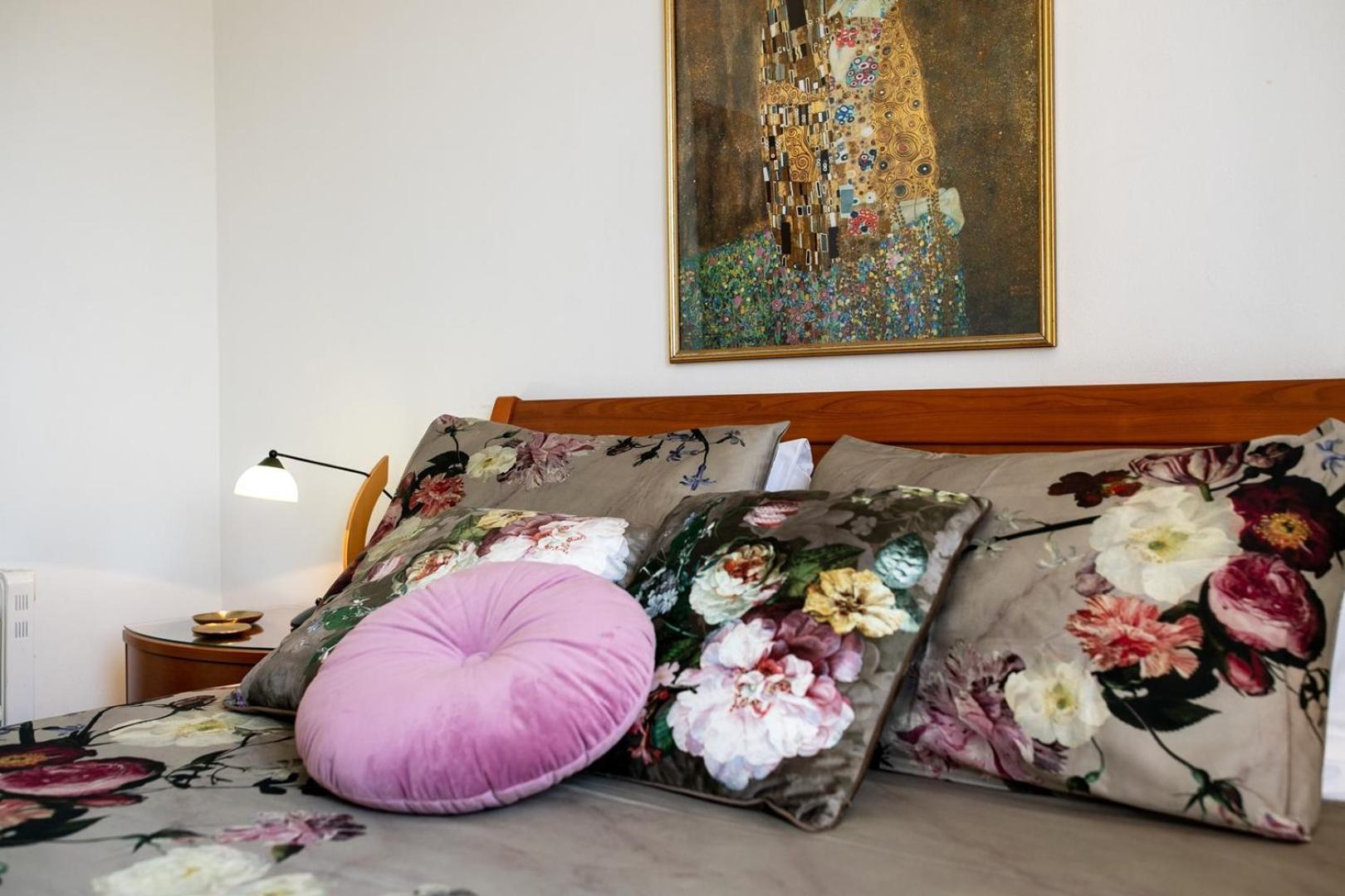 Villa Mareonda - Apartments Sussurro Ровин Екстериор снимка